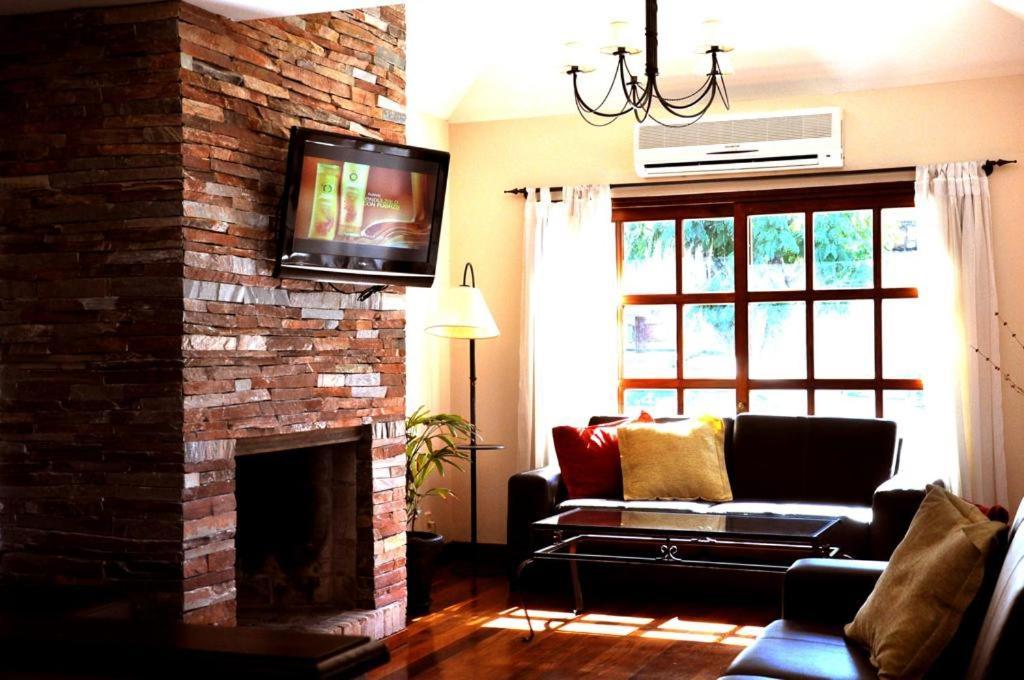 Bed & Breakfast Ayres House